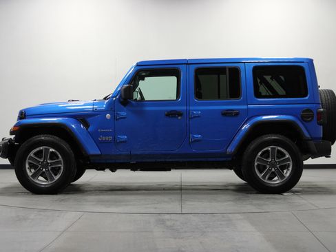 Used 2023 Jeep Wrangler Sahara image 7