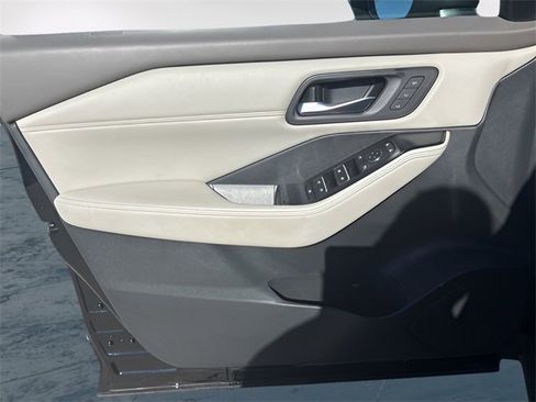 Used 2023 Nissan Rogue SL w/ SL Premium Package image 20