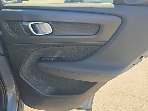Used 2023 Volvo XC40 B4 Ultimate FWD image 16