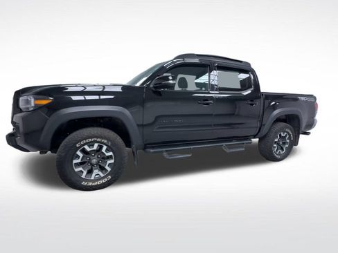 Certified 2023 Toyota Tacoma TRD Off-Road AWD/4WD image 5