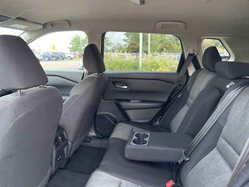 Used 2024 Nissan Rogue SV image 16