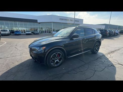 Used 2024 Alfa Romeo Stelvio Ti image 4