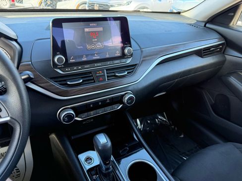 Used 2024 Nissan Altima 2.5 SV image 21