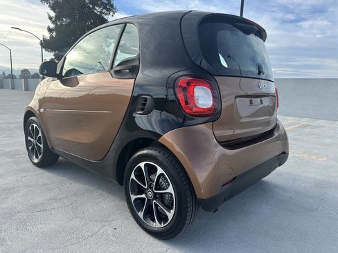 Used 2016 smart fortwo passion image 8