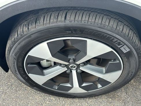 Certified 2026 Volvo XC40 B5 Plus AWD/4WD image 33