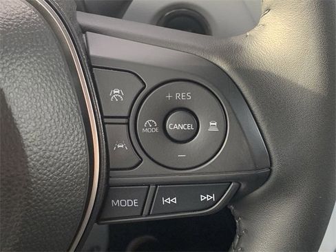 Used 2025 Toyota Corolla SE image 28
