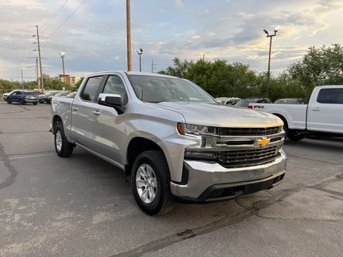 Used 2021 Chevrolet Silverado 1500 LT AWD/4WD image 3