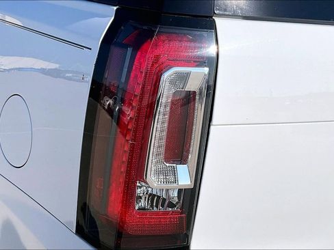 Used 2017 GMC Yukon SLT image 39