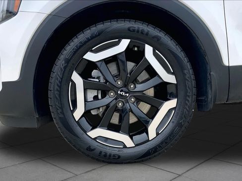 Used 2024 Kia Telluride EX w/ EX Captain's Chair Package FWD image 10