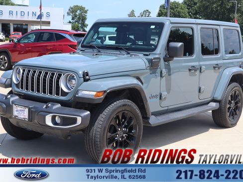 Used 2025 Jeep Wrangler Unlimited Sahara AWD/4WD image 1