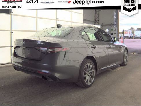 Used 2024 Alfa Romeo Giulia Ti AWD/4WD image 8