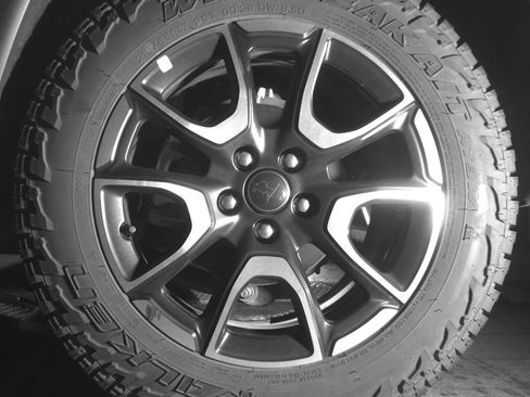 Used 2025 Jeep Compass Trailhawk image 14
