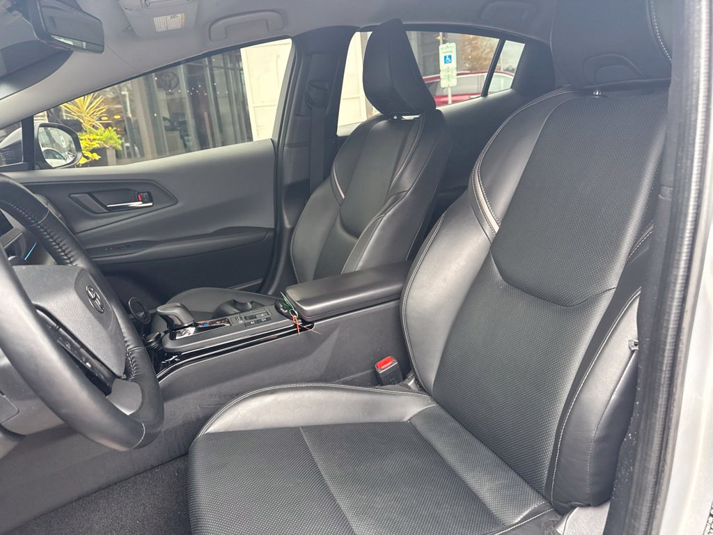 Certified 2025 Toyota Prius XLE FWD image 9