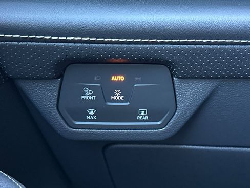 New 2026 Volkswagen Atlas Cross Sport SE image 23