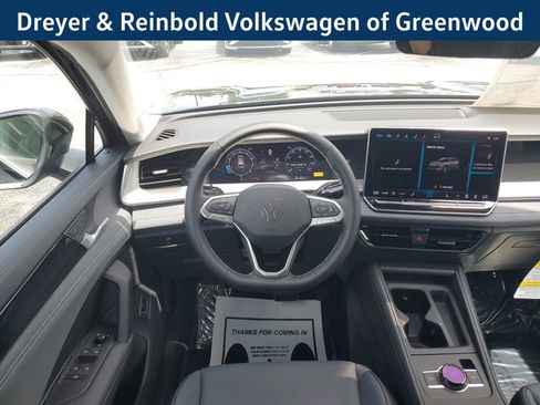New 2025 Volkswagen Tiguan SE image 17