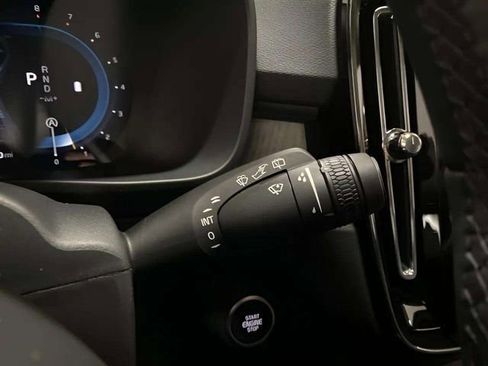 Used 2025 Volvo XC40 B5 Core image 76