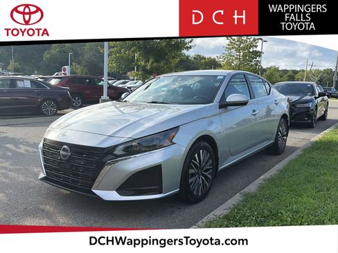 Used 2023 Nissan Altima 2.5 SV w/ SV Premium Package AWD/4WD image 1