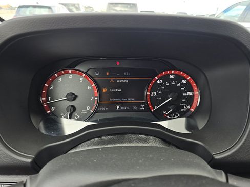 Used 2025 Nissan Frontier PRO-4X AWD/4WD image 4