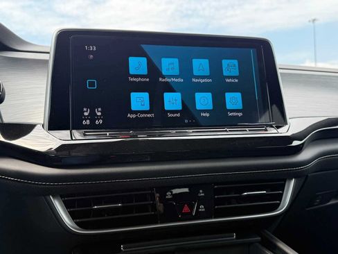New 2026 Volkswagen Atlas Cross Sport SE AWD/4WD image 13
