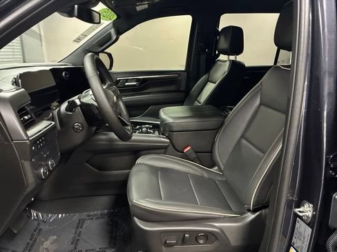 Used 2025 Chevrolet Tahoe Premier RWD image 9