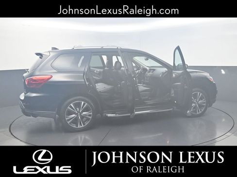 Used 2020 Nissan Pathfinder Platinum image 23