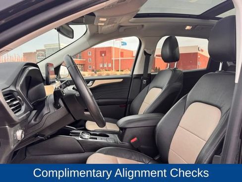 Used 2022 Ford Escape Titanium w/ Titanium Elite Package AWD/4WD image 6