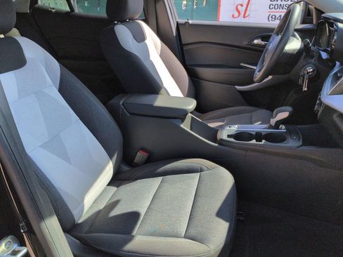 Used 2024 Chevrolet Trax LS w/ LS Convenience Package FWD image 29