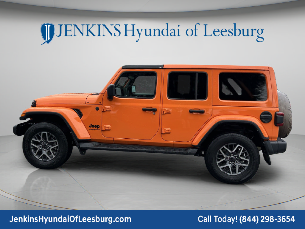 Used 2025 Jeep Wrangler Unlimited Sahara AWD/4WD image 9