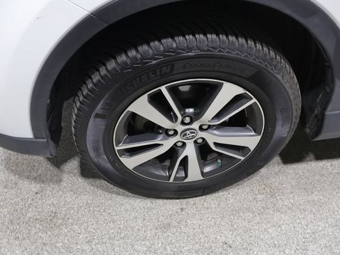 Used 2017 Toyota RAV4 XLE AWD/4WD image 9