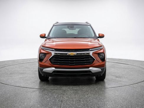 Used 2025 Chevrolet TrailBlazer LT FWD image 2