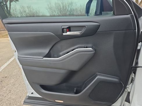 Used 2024 Toyota Highlander XSE image 28