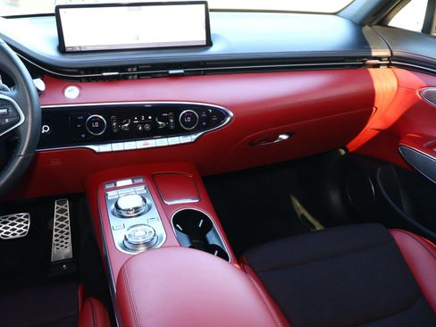 Used 2023 Genesis GV70 2.5T w/ Sport Prestige Package image 11