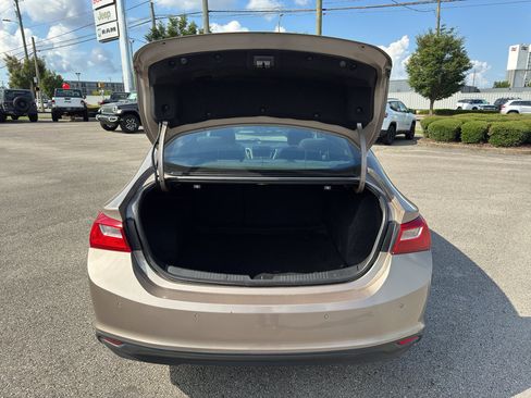 Used 2023 Chevrolet Malibu LT w/ Driver Confidence Package FWD image 9