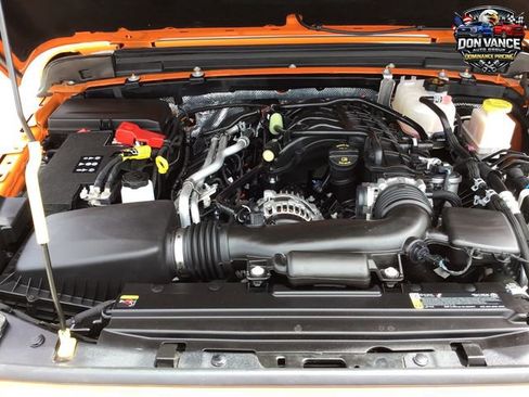 Used 2025 Jeep Gladiator Rubicon w/ Technology Group AWD/4WD image 25