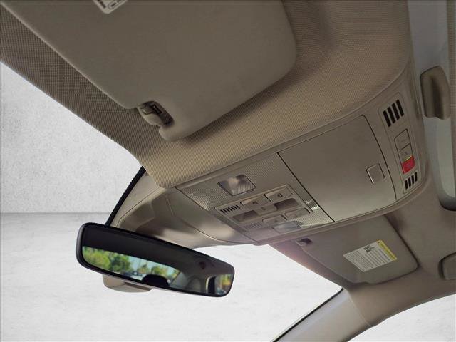 Used 2025 Volkswagen Jetta SE FWD image 20