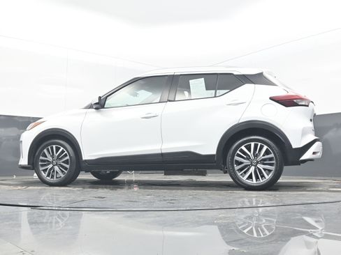 Used 2021 Nissan Kicks SV image 22