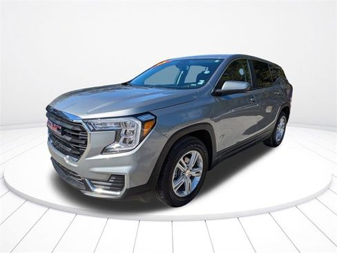 Used 2024 GMC Terrain SLE image 8