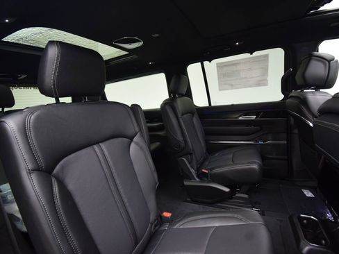 New 2026 Jeep Grand Wagoneer Summit AWD/4WD image 19