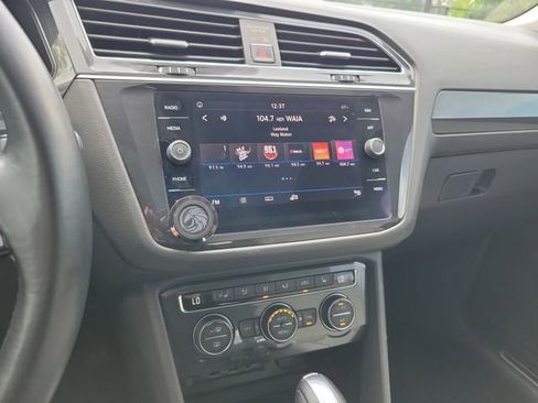 Used 2018 Volkswagen Tiguan SEL Premium FWD image 19