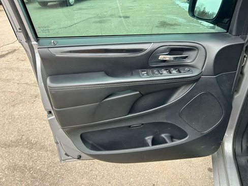 Used 2015 Dodge Grand Caravan SE image 14