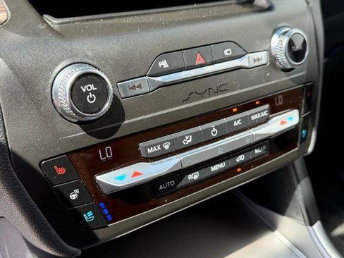 Used 2020 Ford Explorer Limited image 12