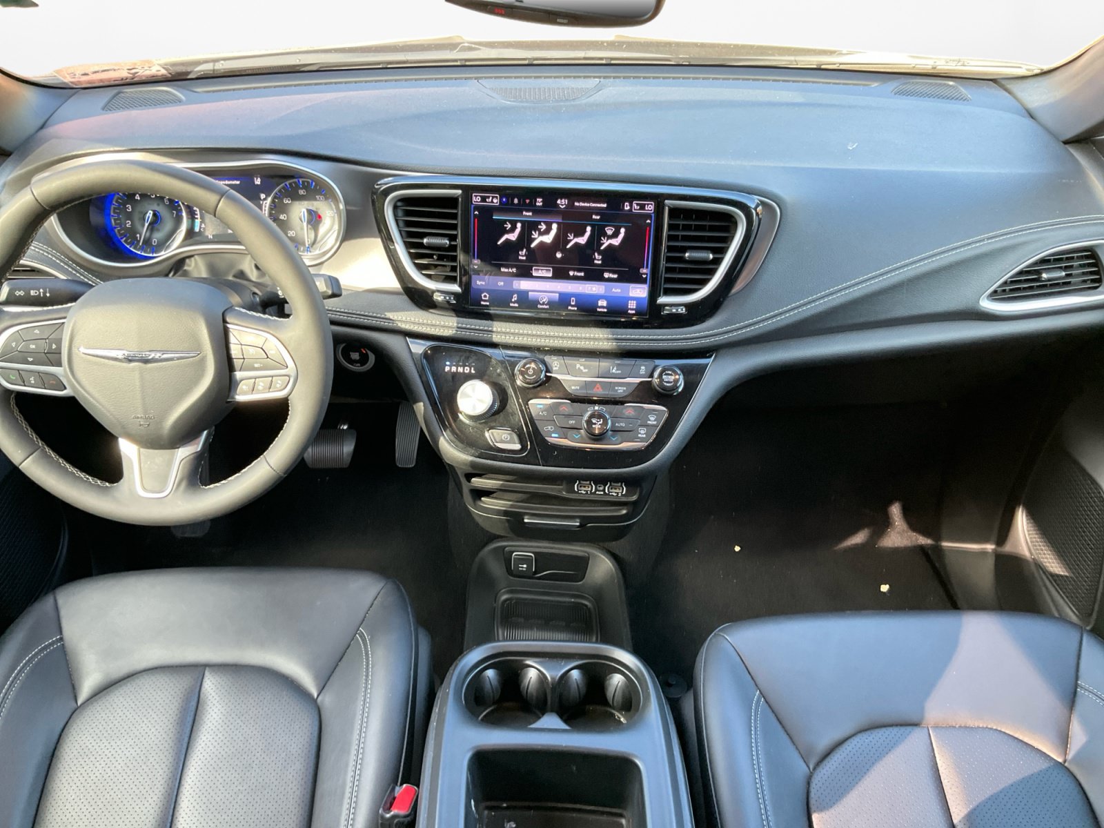 Used 2025 Chrysler Pacifica Select AWD/4WD image 11