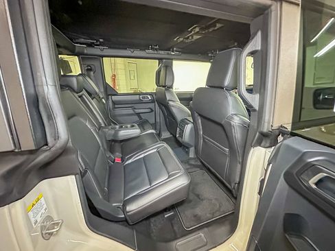 New 2025 Ford Bronco Outer Banks w/ Sasquatch Package image 4