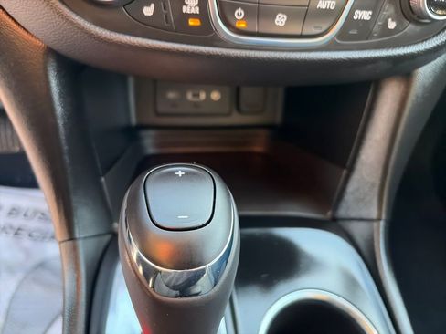 Used 2019 Chevrolet Equinox LT w/ Driver Convenience Package image 25