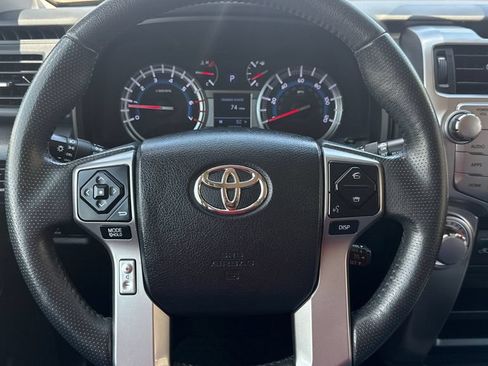 Used 2017 Toyota 4Runner SR5 AWD/4WD image 23