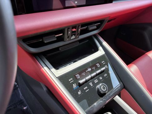 Certified 2025 Porsche Macan 4S Electric image 34