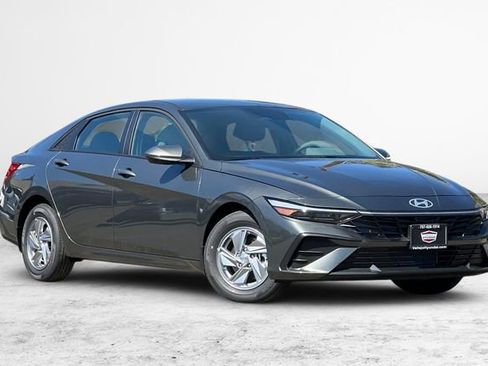 New 2026 Hyundai Elantra SE image 1