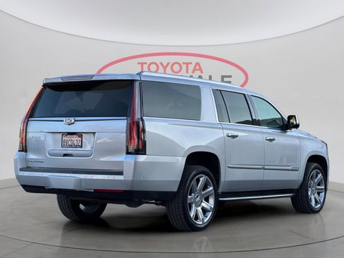 Used 2020 Cadillac Escalade ESV Luxury image 3