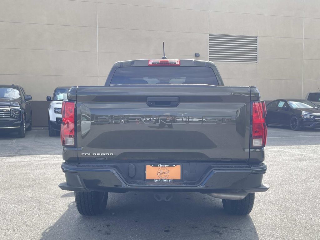 Used 2024 Chevrolet Colorado W/T RWD image 4