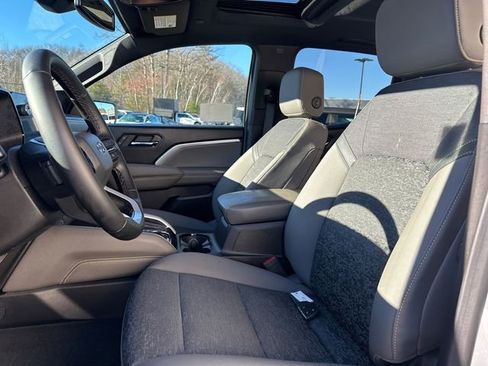 Used 2024 Chevrolet Colorado ZR2 w/ Technology Package image 41